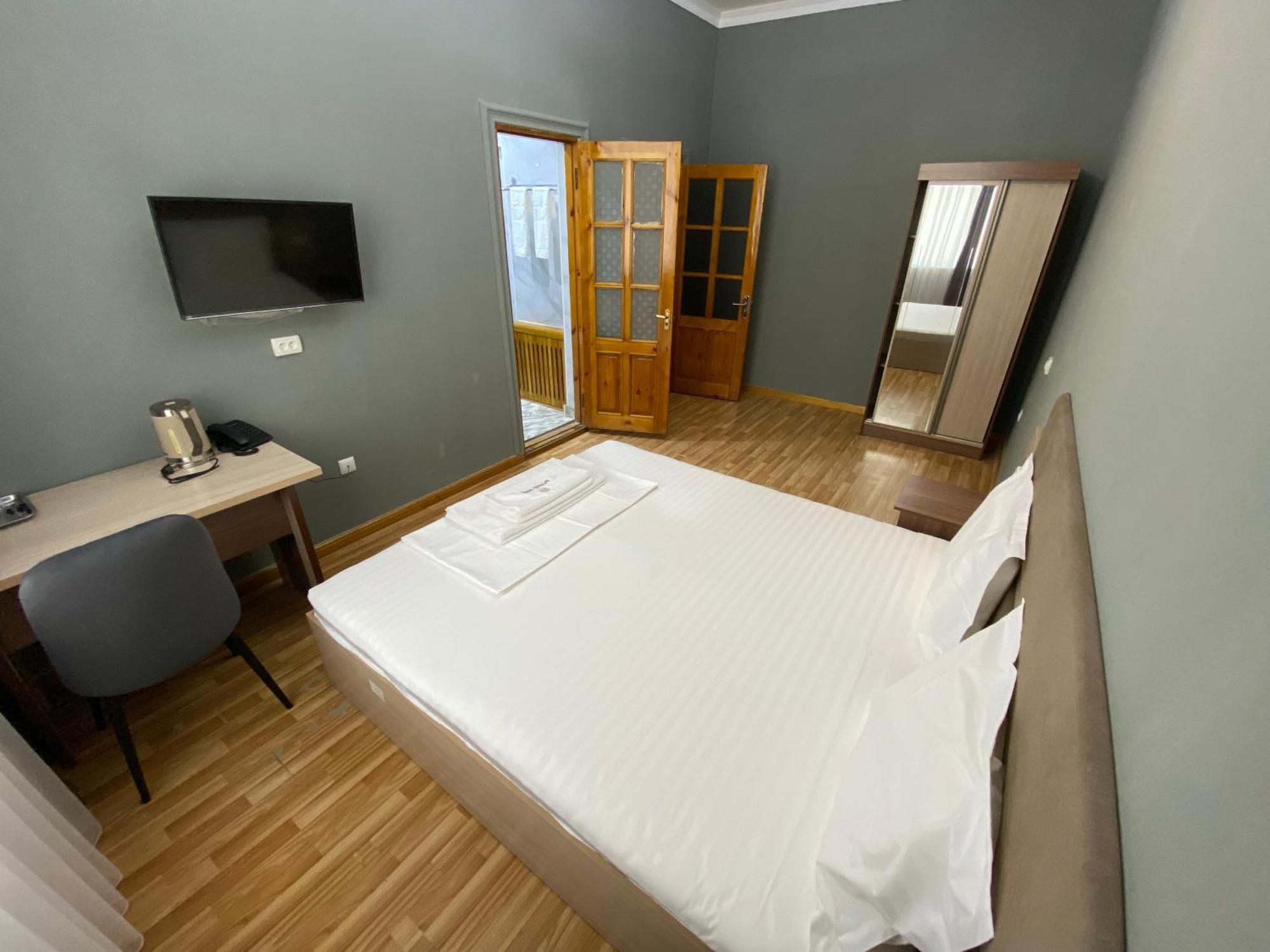 Art Garden Hotel Tashkent Esterno foto